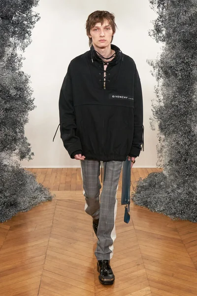 Look 28
